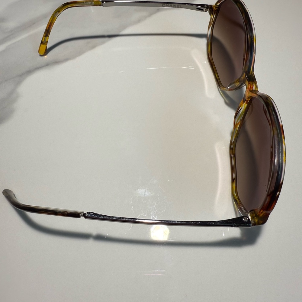 Chanel Stylish Brown Sunglasses - Picture 3 of 6